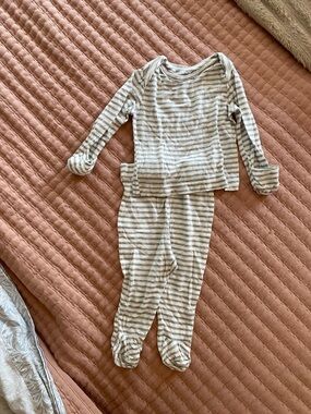 Solly Baby 0-3 month matching set